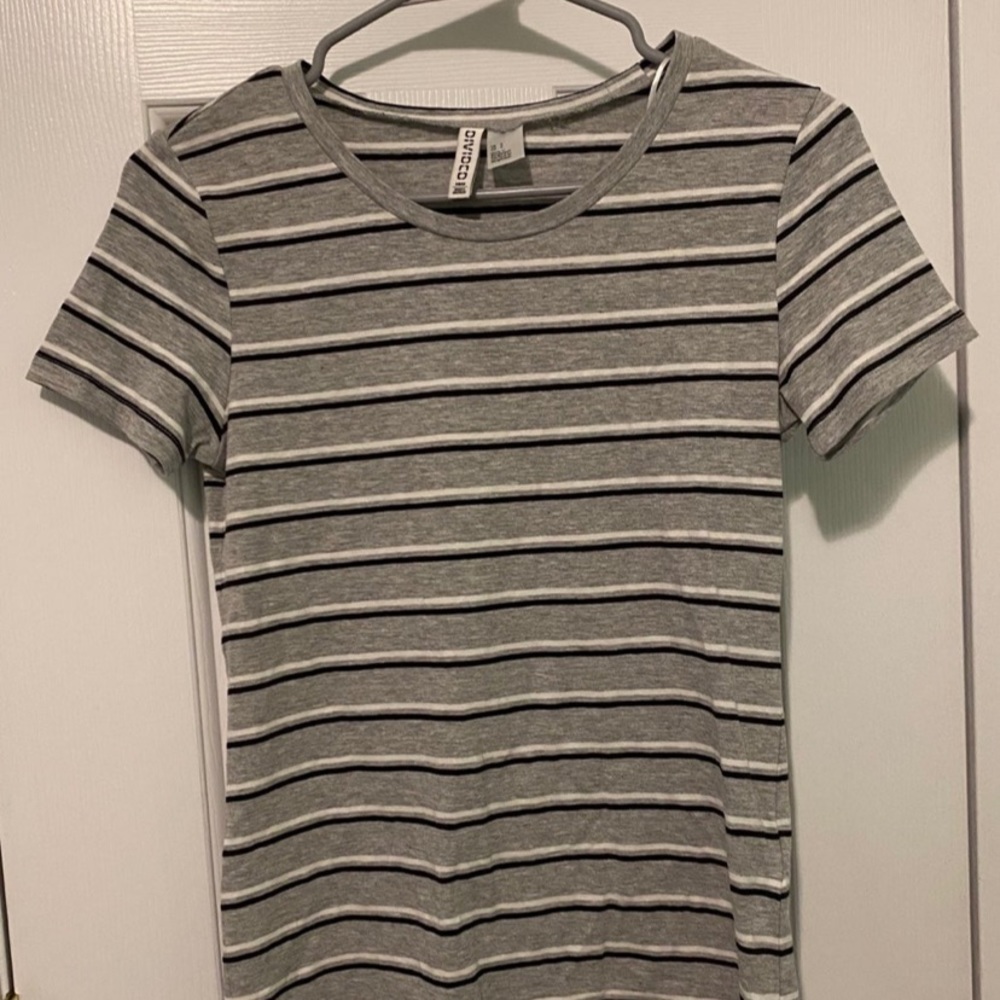 Divide H&M shirt